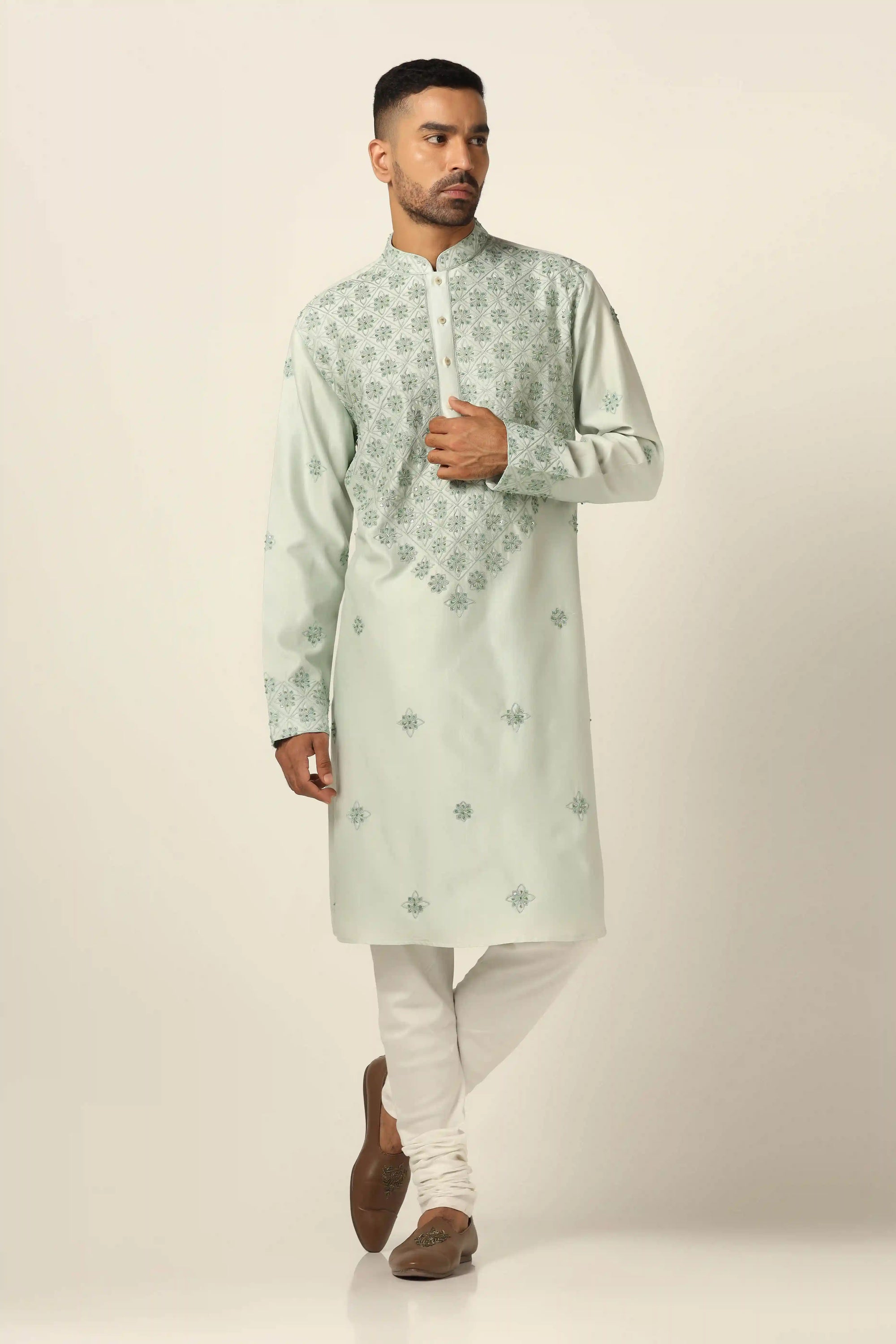 Floral thread embroidery adorns this kurta with off-white pajamas for a timeless ensemble. Shop Now!