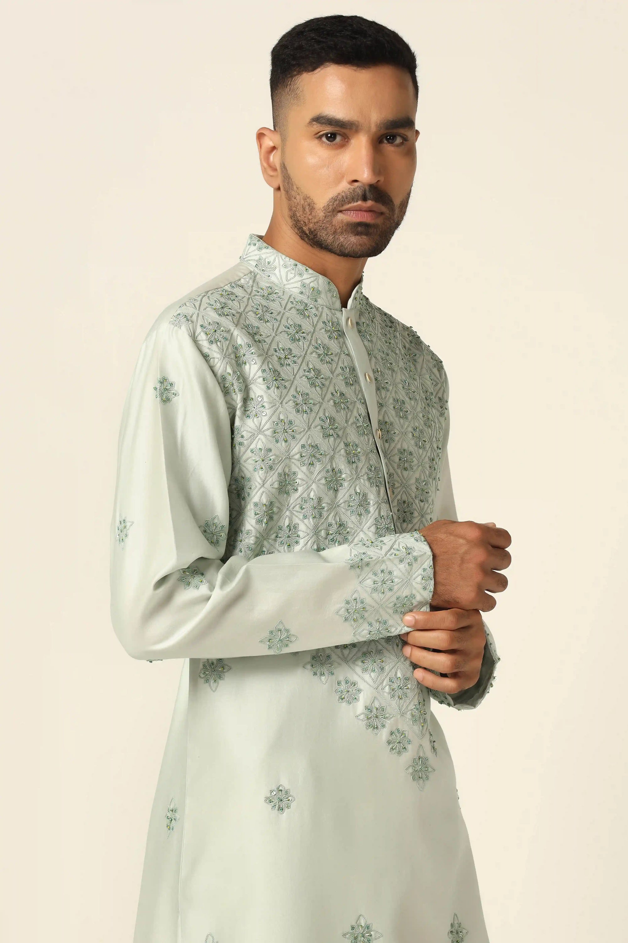 Floral thread embroidery adorns this kurta with off-white pajamas for a timeless ensemble. Shop Now!