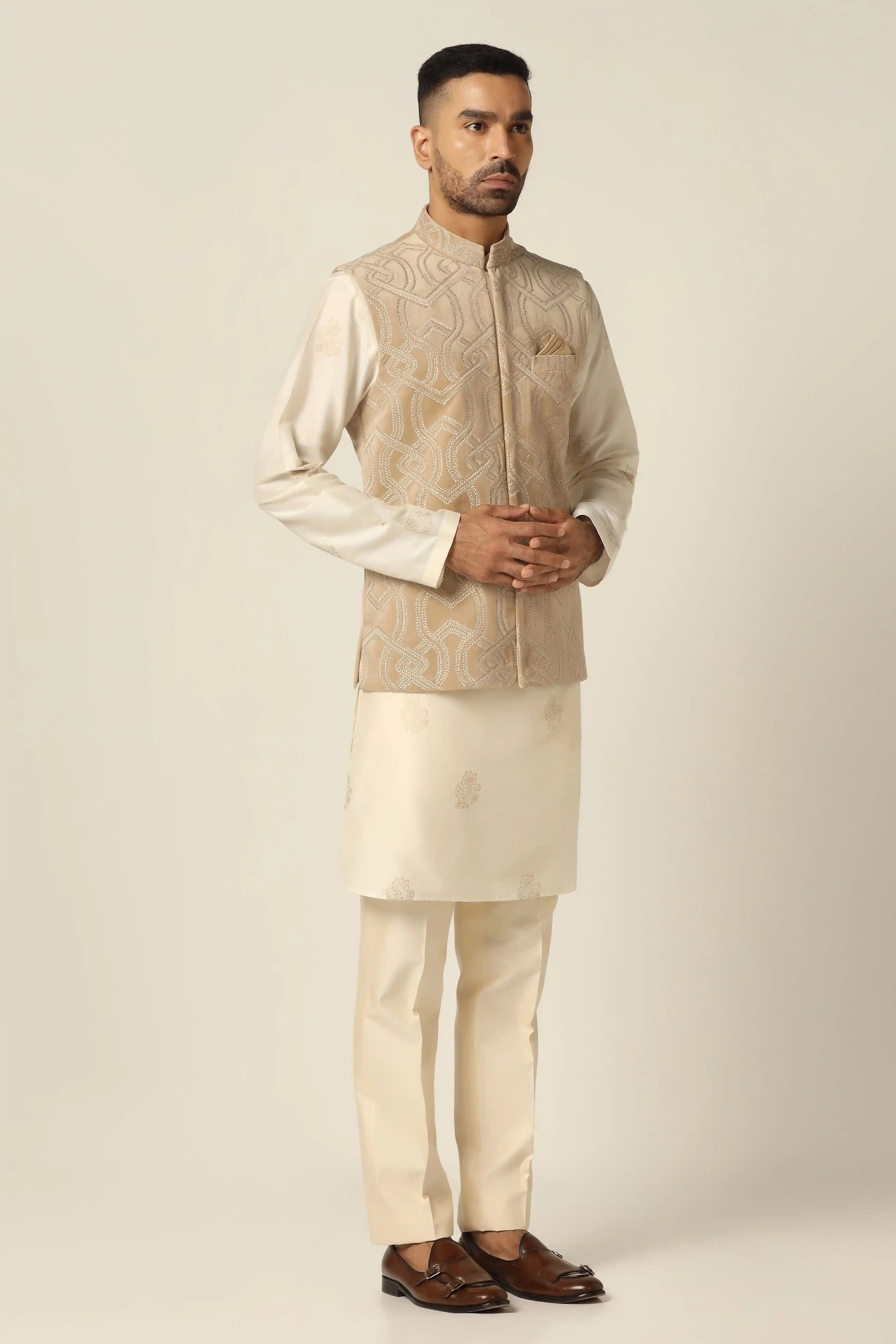 Add charm to your wardrobe with the sophisticated Off-White Set featuring a kurta design. Shop now!