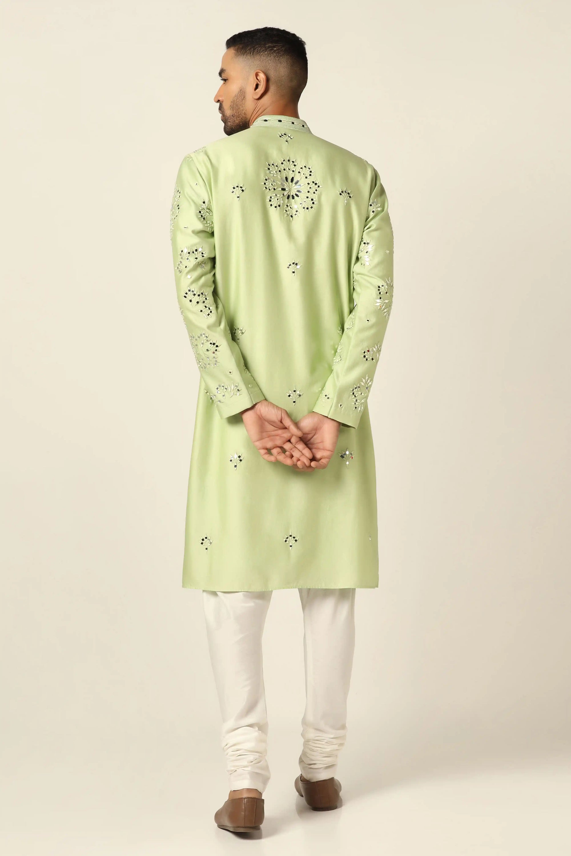 This Kurta Pajama set is crafted from luxurious Chanderi silk fabric. Shop Now!
