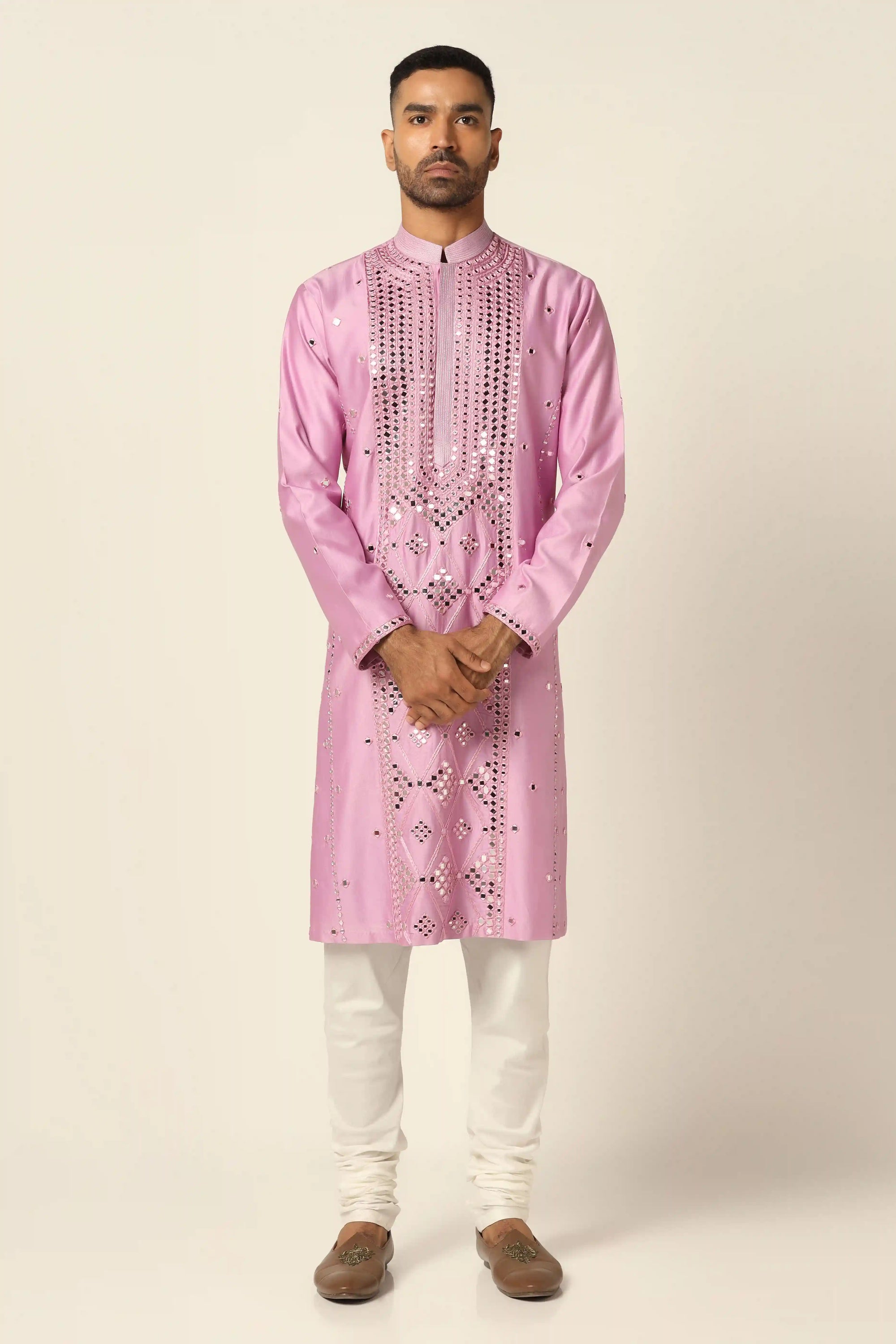 This Chanderi silk Kurta features intricate mirrorwork embroidery. Shop Now!
