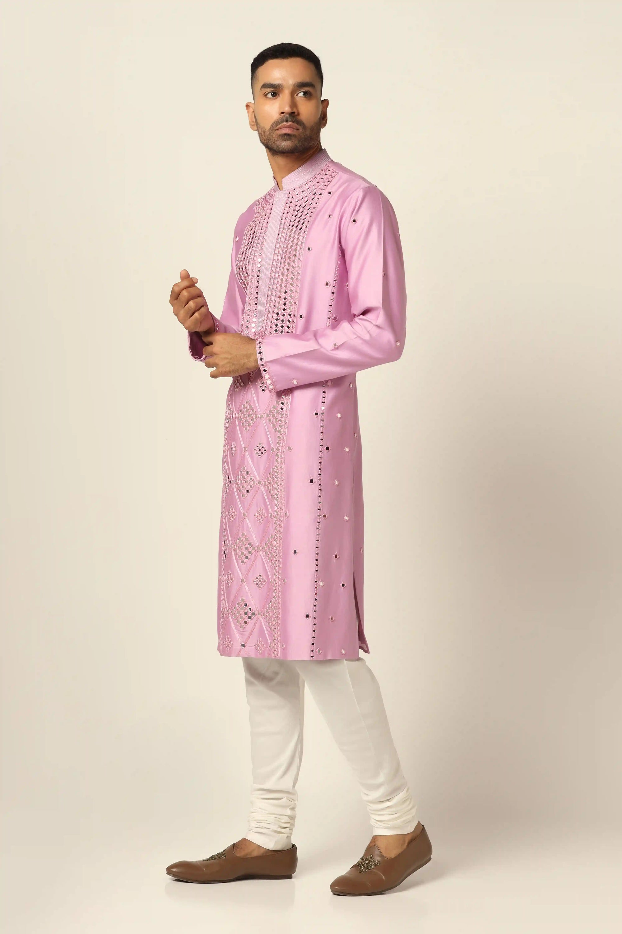 This Chanderi silk Kurta features intricate mirrorwork embroidery. Shop Now!