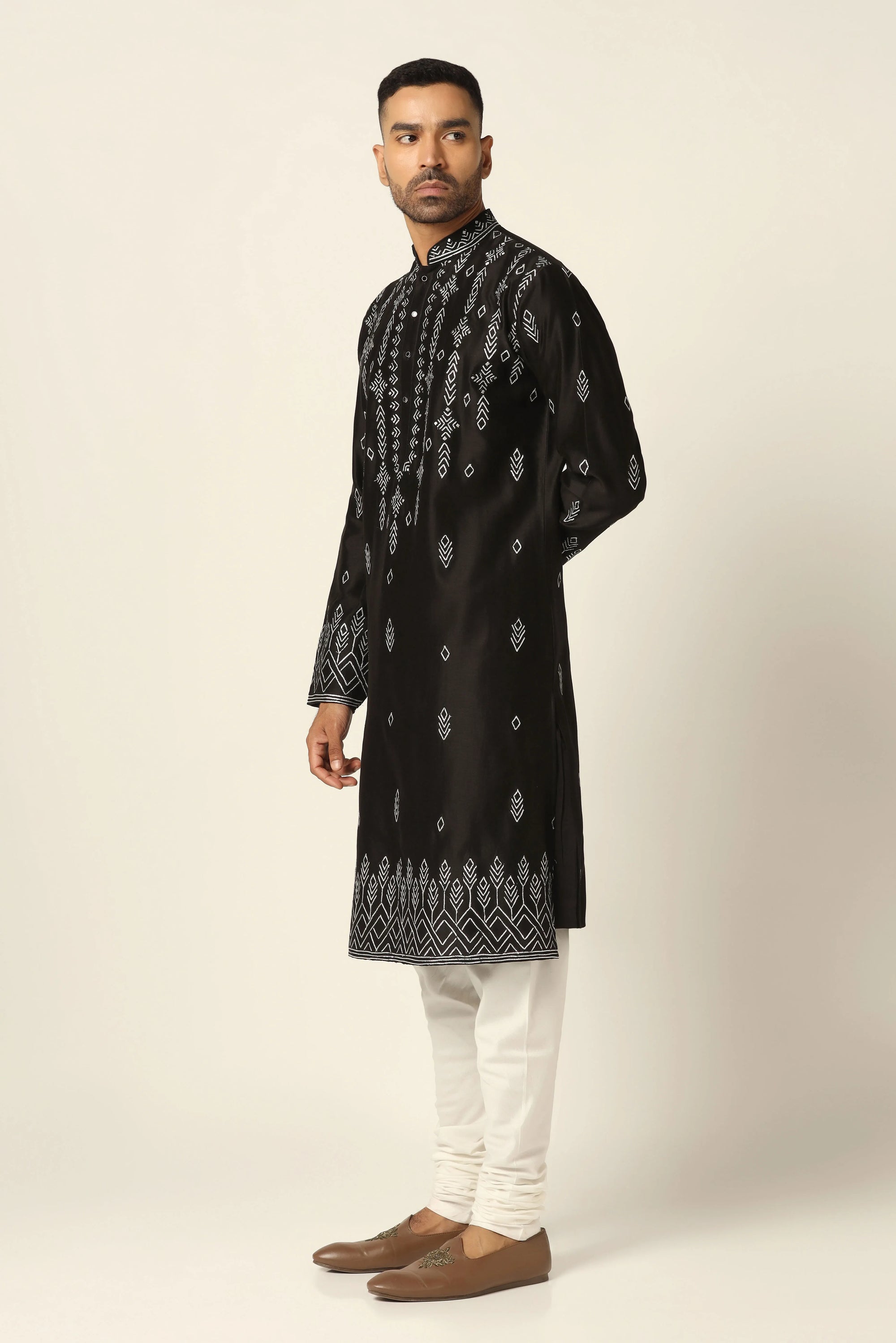 Elevate your ethnic look with this Chanderi silk kurta pajama set. Shop Now!