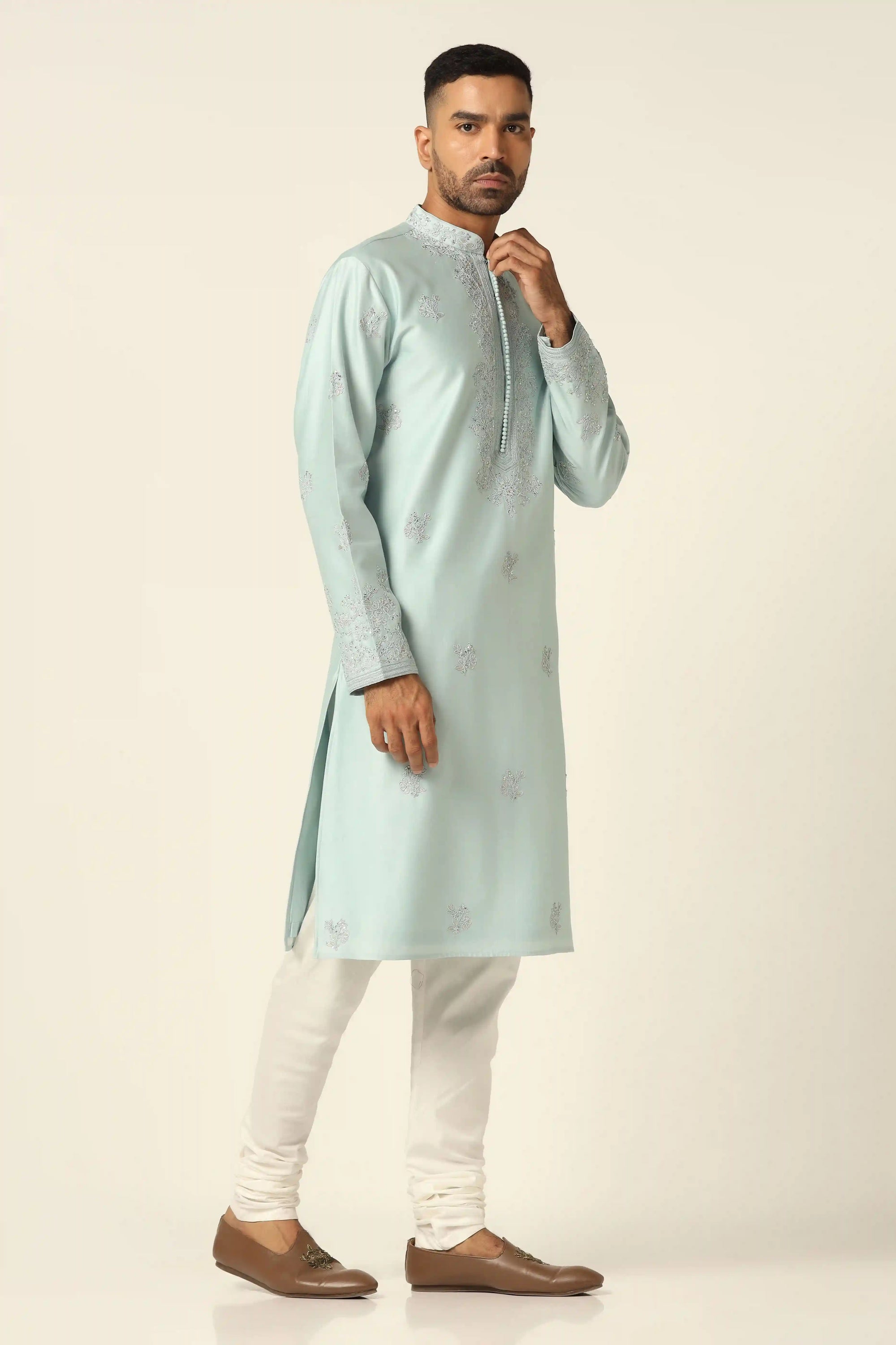 This Chanderi Silk kurta set exudes elegance with its intricate thread embroidery. Shop Now!