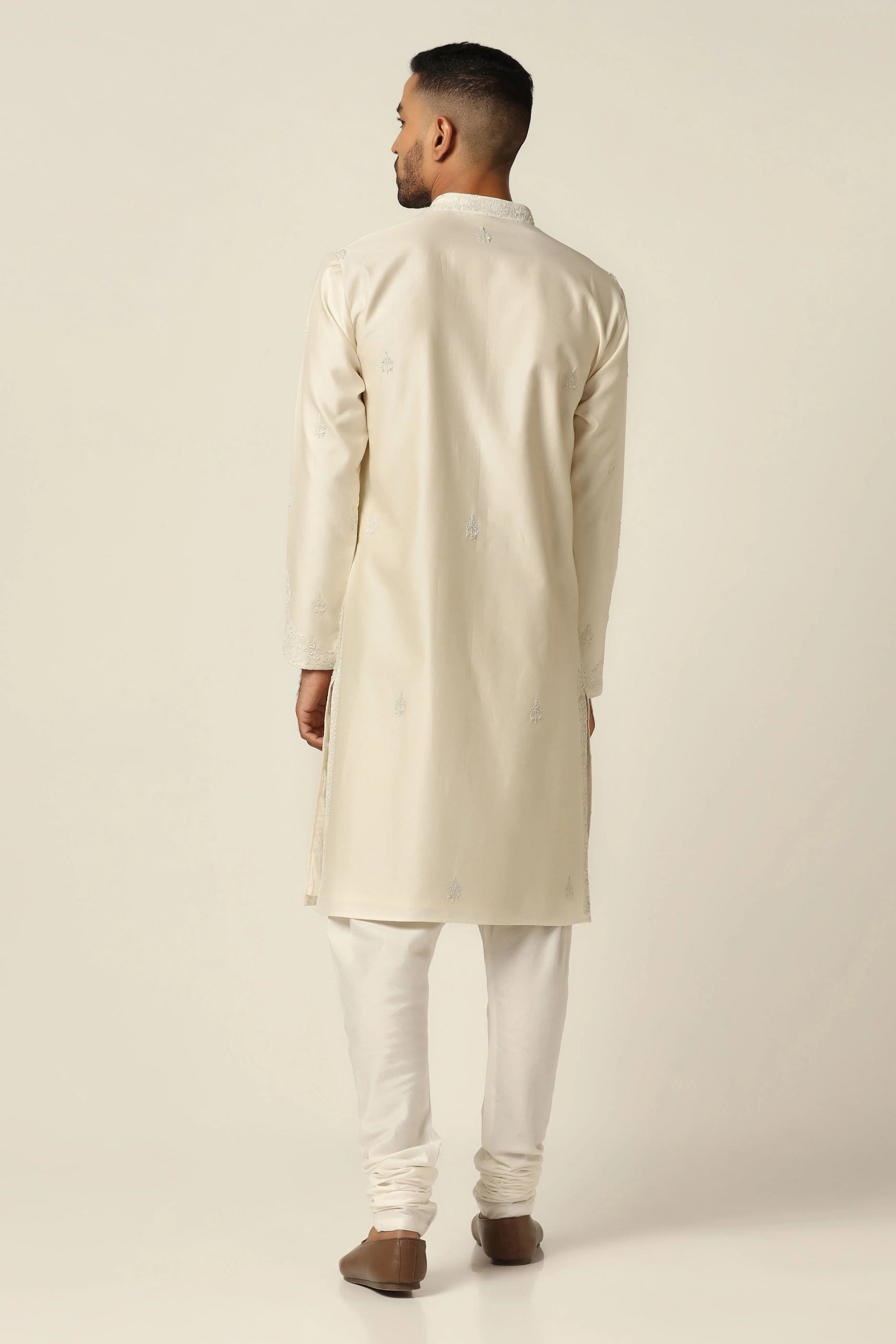 Crafted from Chanderi silk, this kurta pajama set boasts tonal thread embroidery. Shop Now!