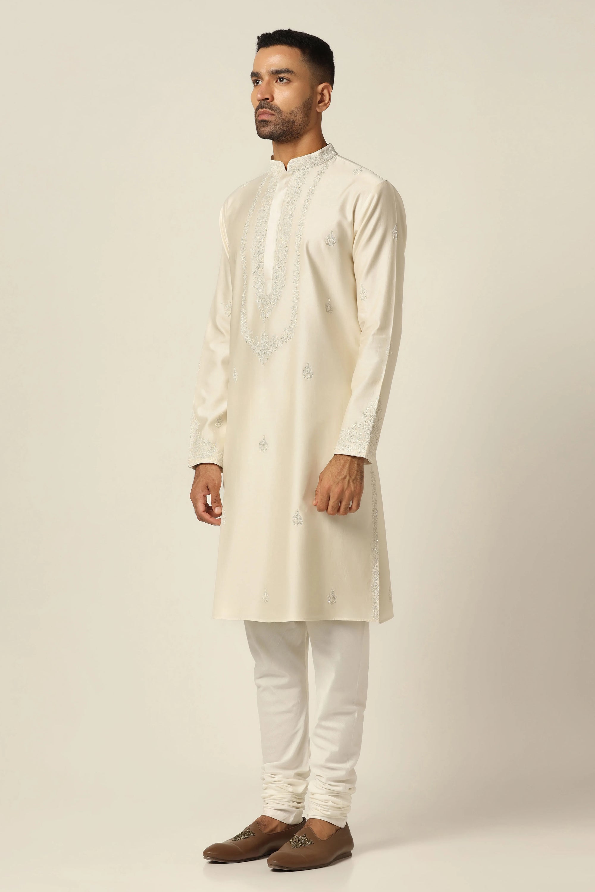 Crafted from Chanderi silk, this kurta pajama set boasts tonal thread embroidery. Shop Now!
