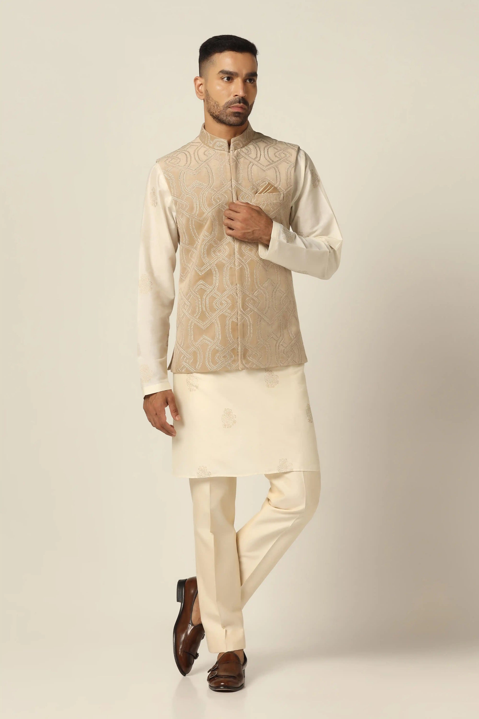 Add charm to your wardrobe with the sophisticated Off-White Set featuring a kurta design. Shop now!