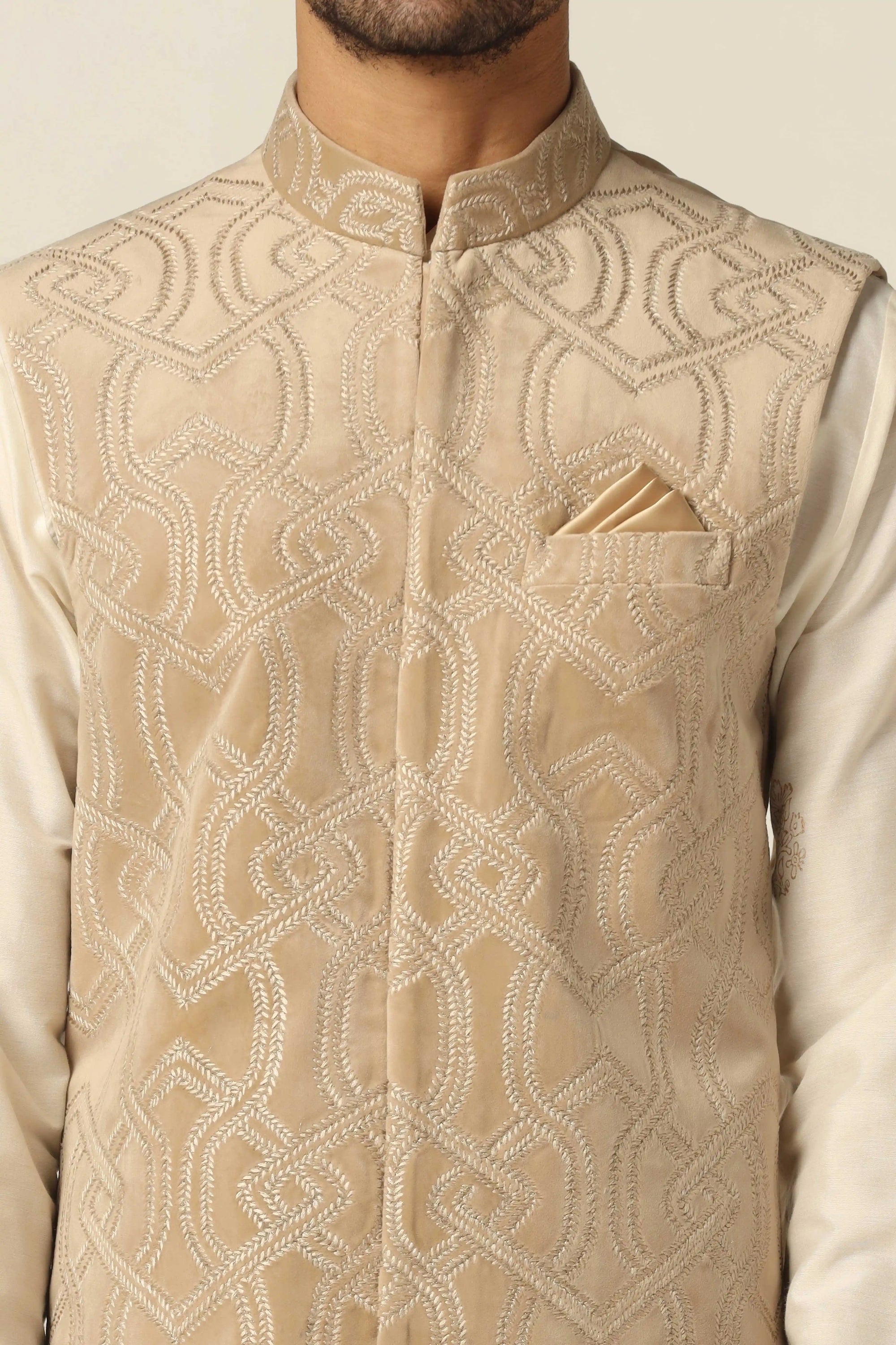 Add charm to your wardrobe with the sophisticated Off-White Set featuring a kurta design. Shop now!