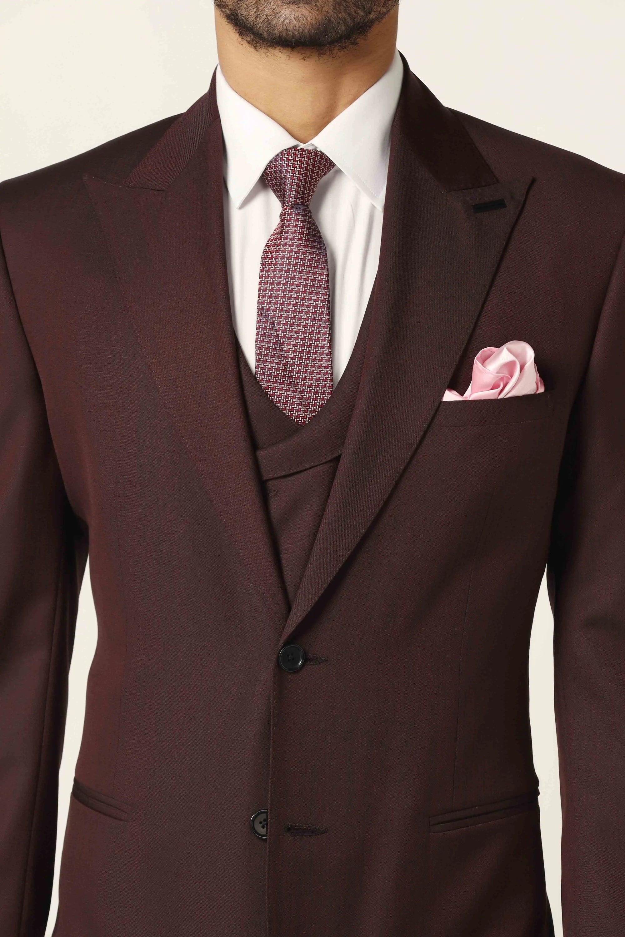 Perfectly crafted, this wine suit combines elegance with effortless style. Shop now!