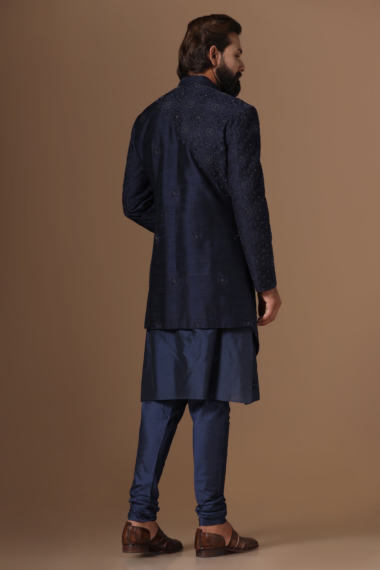 This asymmetric navy blue Indowestern is highlighted with embroidery. Shop Now!