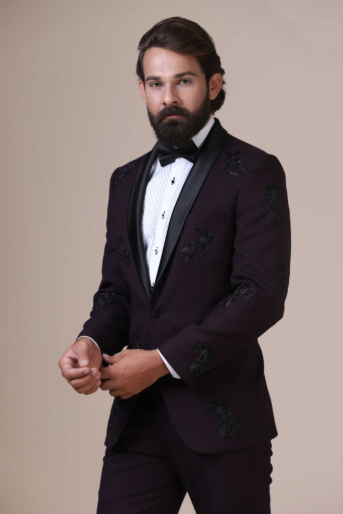 Make a statement with our satin shawl collar Tuxedo. Single button closure, highlighted by black glittered embroidery. Paired with jet-black trousers.