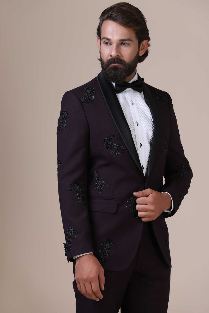 Make a statement with our satin shawl collar Tuxedo. Single button closure, highlighted by black glittered embroidery. Paired with jet-black trousers.