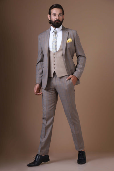 Step into sophistication with our Beige 3-Piece suit featuring a contrast waistcoat. Crafted from high-quality wool-rich fabric.