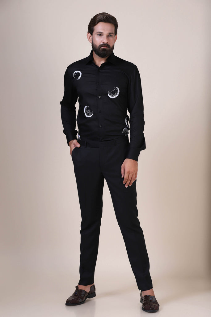 Elevate your look with our black shirt featuring contrast crescent moon embroidery on the front. Regular collar, black buttons for understated elegance.