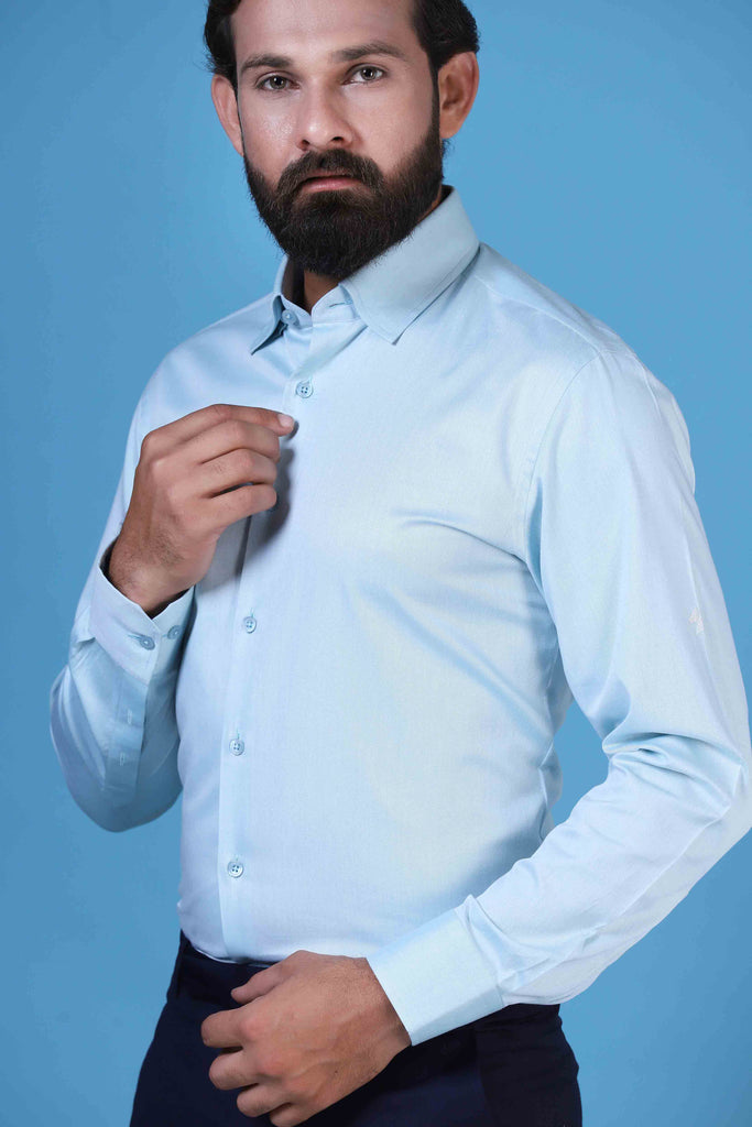 Refresh your wardrobe with our light blue shirt, crafted from 100% cotton. Concealed button-down collar and French placket add a touch of sophistication with a hint of teal.